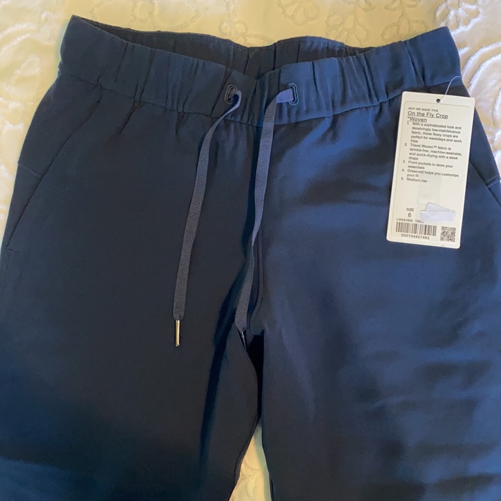 NWT lululemon On the Fly Crop 23” - Picture 5 of 8